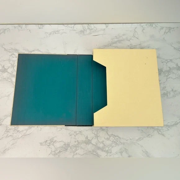 Walt Disney Collectors Society Magazine Box Vintage Book​​ - Picture 6 of 8